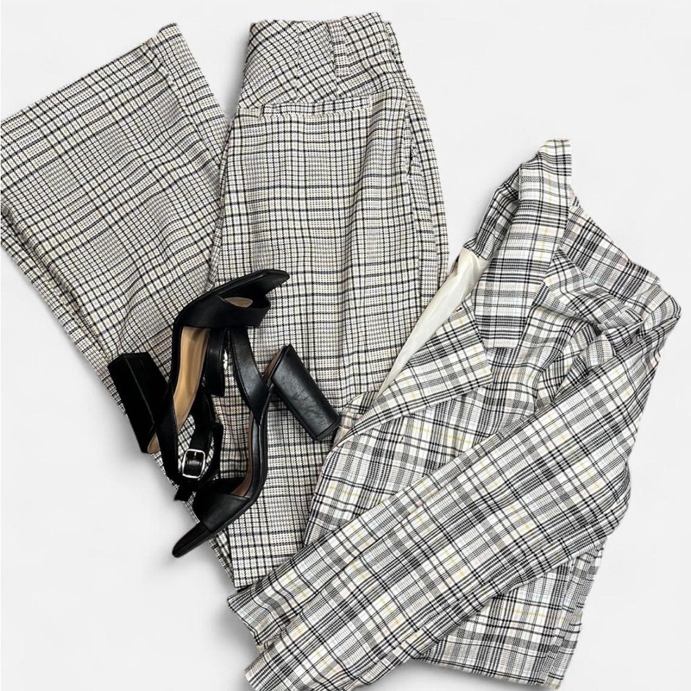 Plaid SO Women’s Pant Suit with oversized blazer and wide leg pants